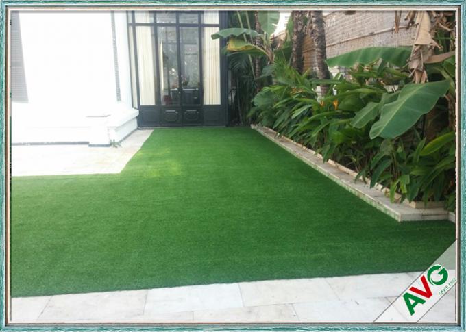 La hierba falsa alfombra la hierba artificial al aire libre para el área residencial de las yardas/juego 0