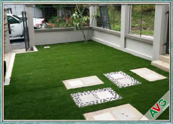 El tejado corto artificial sintético del patio trasero se chiba el césped artificial al aire libre para ajardinar 0