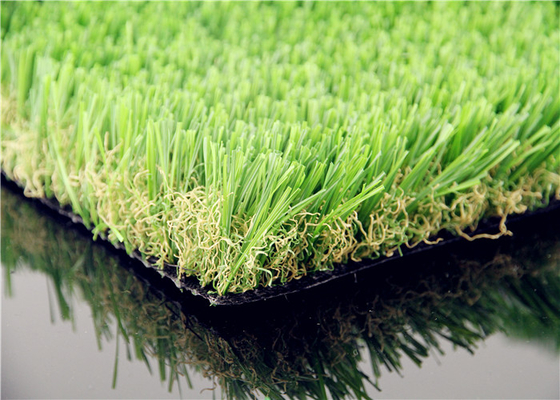 CHINA Céspedes falsos de la hierba del césped artificial decorativo del jardín 16800 puntadas/densidad del metro cuadrado proveedor
