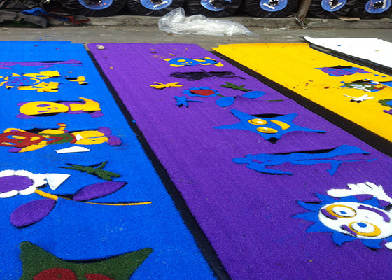 CHINA Hierba de alfombra artificial del césped sintético colorido del patio de la decoración 3000 DTEX proveedor