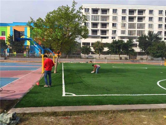 CHINA Hierba sintética al aire libre para los patios, material artificial de la hierba PE del patio proveedor
