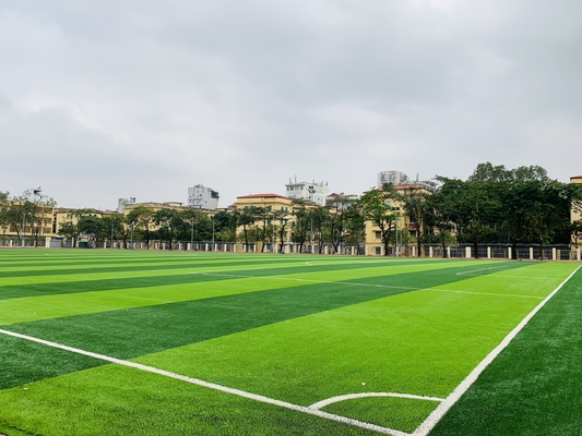CHINA césped artificial del césped de la profesión de 45m m de la hierba del fútbol artificial sintético de Cesped para el suelo del deporte proveedor