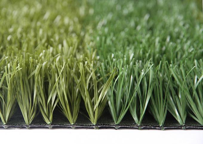 Color verde oscuro artificial de la hierba 50M M del alto campo de fútbol de la elasticidad de AVG 0