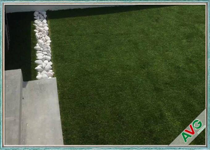 Anti - el tejado ULTRAVIOLETA que ajardina la hierba artificial S forma el monofilamento PE + PPE rizado 0