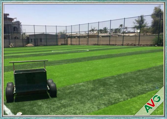 Césped artificial sintético del fútbol del campo de fútbol de las echadas artificiales verdes al aire libre de la hierba 0
