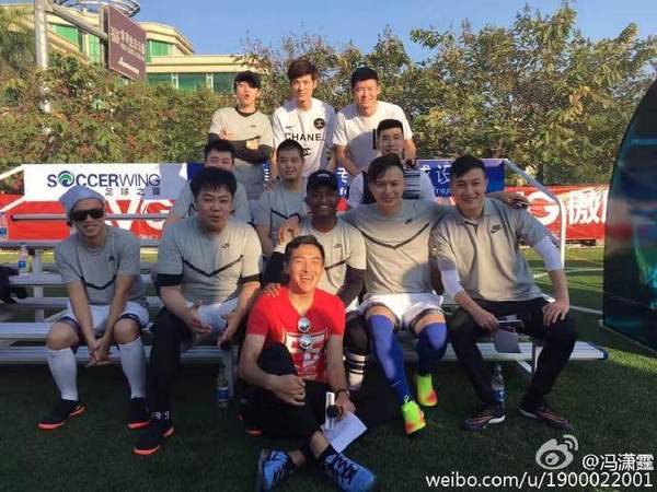 últimas noticias de la compañía sobre Feng Xiaoting Charity Football Game se sostuvo ayer, dedicando amor al futuro del fútbol de China  0