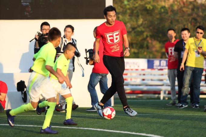 últimas noticias de la compañía sobre Feng Xiaoting Charity Football Game se sostuvo ayer, dedicando amor al futuro del fútbol de China  1