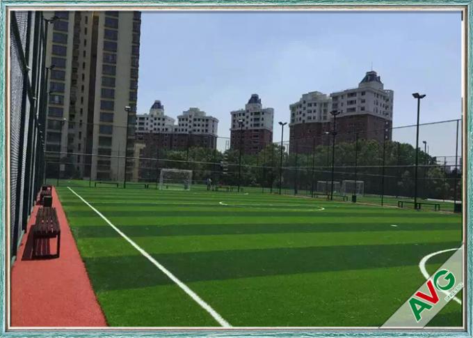 Césped artificial verde/del campo del verde del fútbol 10000 resistentes ULTRAVIOLETA de Dtex 0