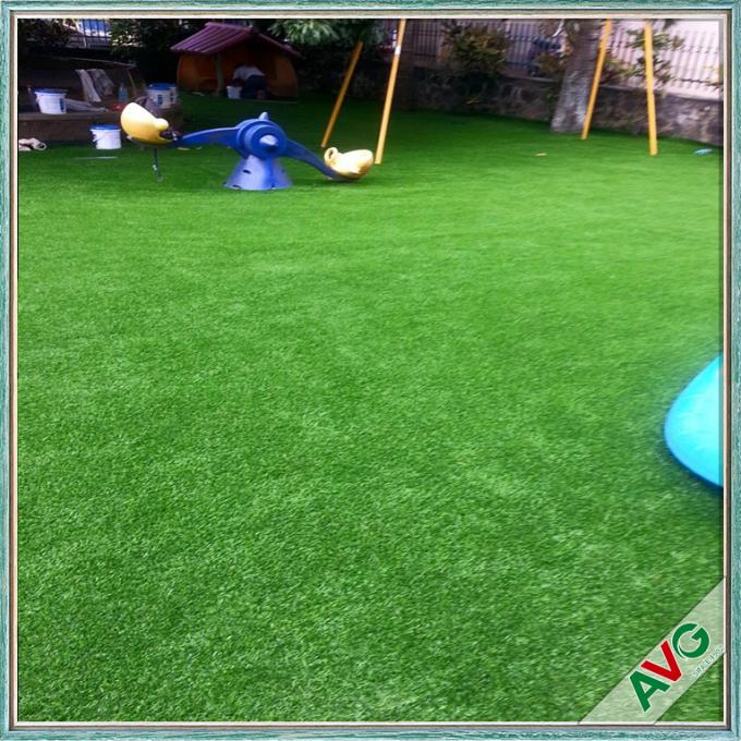 Ajardinando la hierba natural del juego de la hierba de la alfombra al aire libre de la hierba 50m m para la decoración del jardín 1