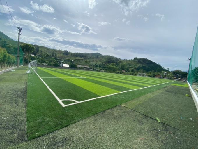 anchura artificial del rollo del césped los 2.0m del fútbol estándar profesional de la altura de 55m m 0