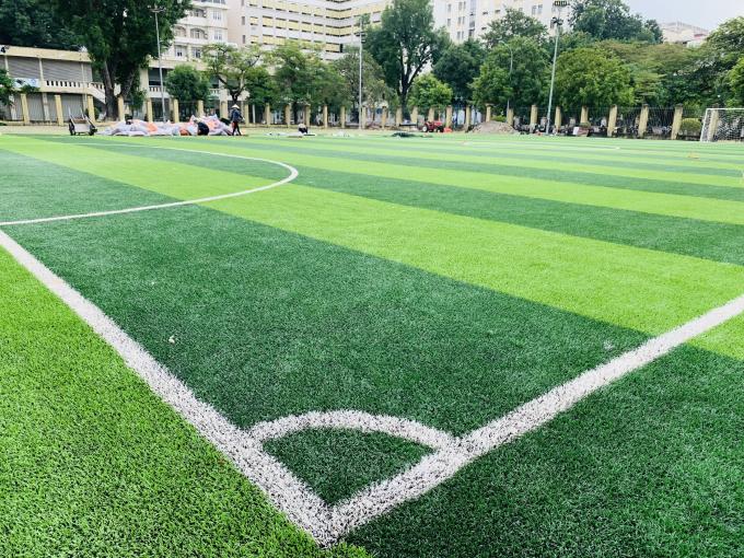 El sintético de la hierba del fútbol se chiba la hierba artificial del césped de la hierba artificial del fútbol de 50m m 0