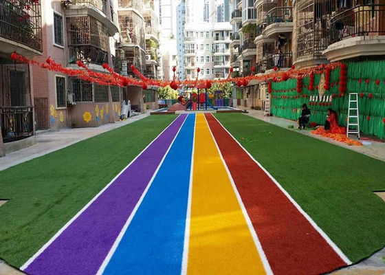 China La pista de funcionamiento coloreó las alfombras artificiales de la hierba para ajardinar la decoración proveedor