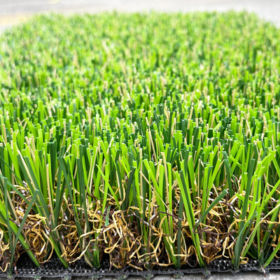 CHINA Césped sintético de la alfombra artificial de la hierba de 13850 Detex para el paisaje del jardín proveedor