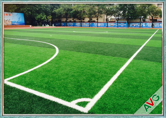 CHINA Césped sintético 13000 Dtex del fútbol del ISO 14001 para el campo de fútbol profesional proveedor