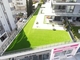 El césped artificial de mirada natural verde enorme de la hierba del jardín alfombra grueso y suave proveedor