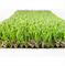Césped plástico del color verde que ajardina la hierba de alfombra artificial sintética del césped para el jardín proveedor