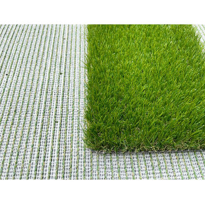 El sintético artificial suave de mirada natural de la hierba de la decoración curvó el alambre para el jardín